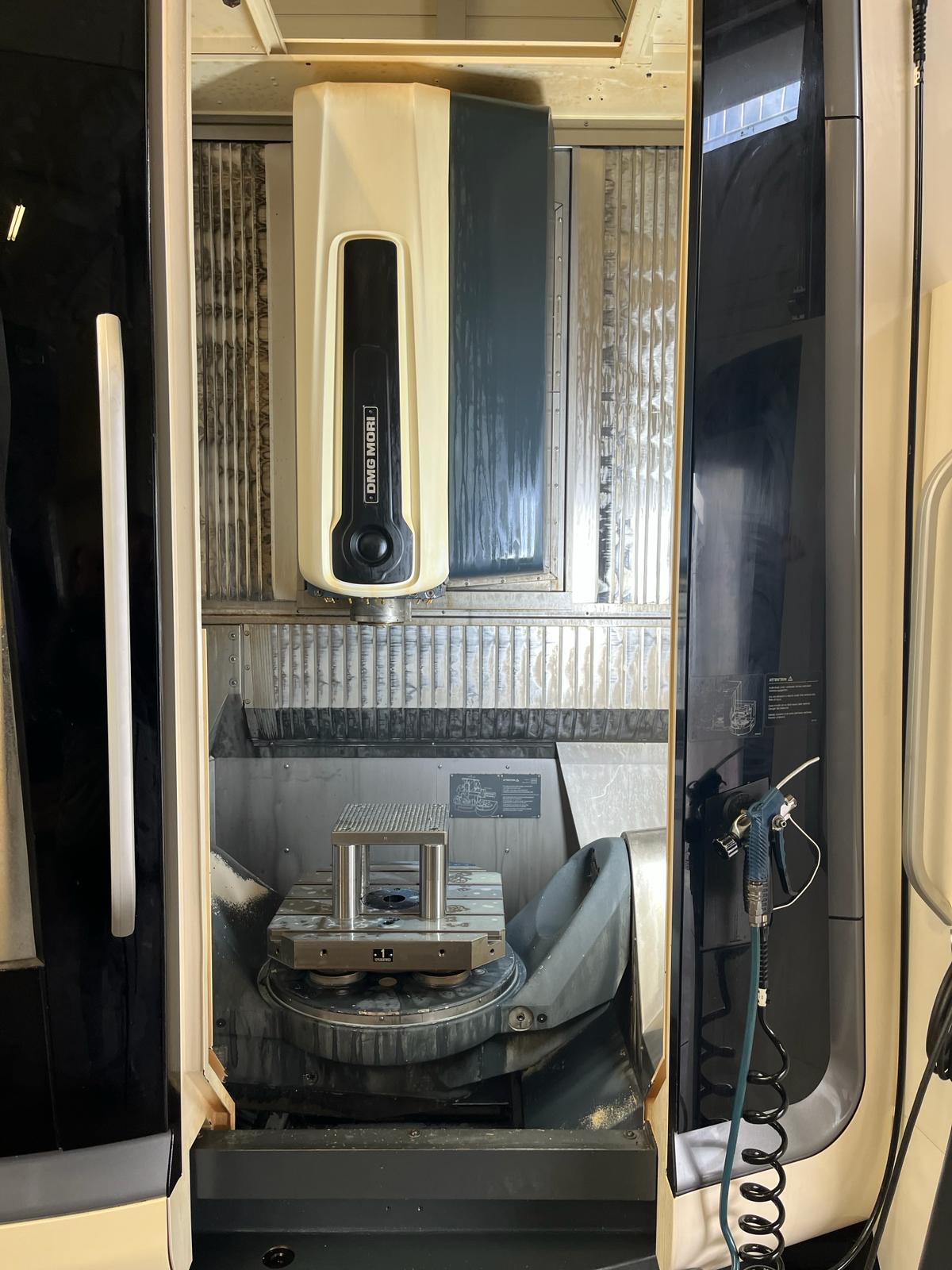 CENTRO DI LAVORO VERTICALE A 5 ASSI DMG - DMC 65 MonoBlock