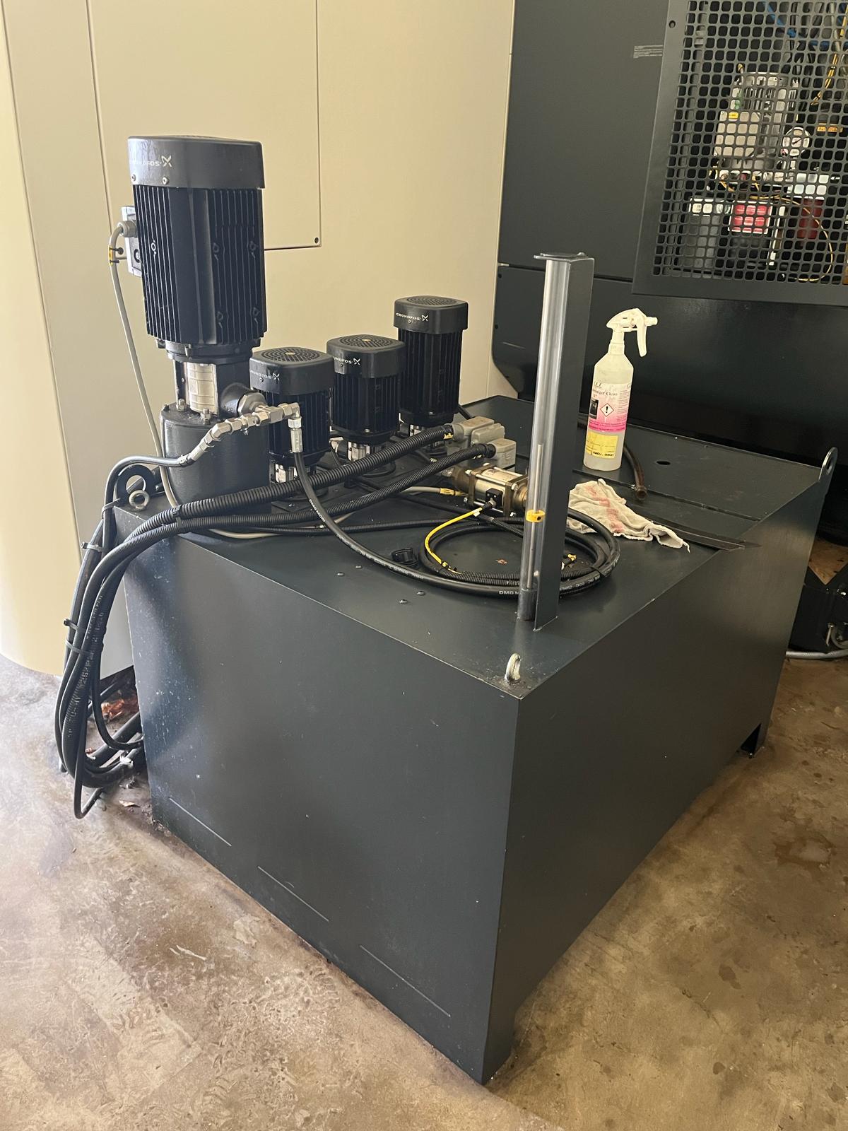 CENTRO DI LAVORO VERTICALE A 5 ASSI DMG - DMC 65 MonoBlock